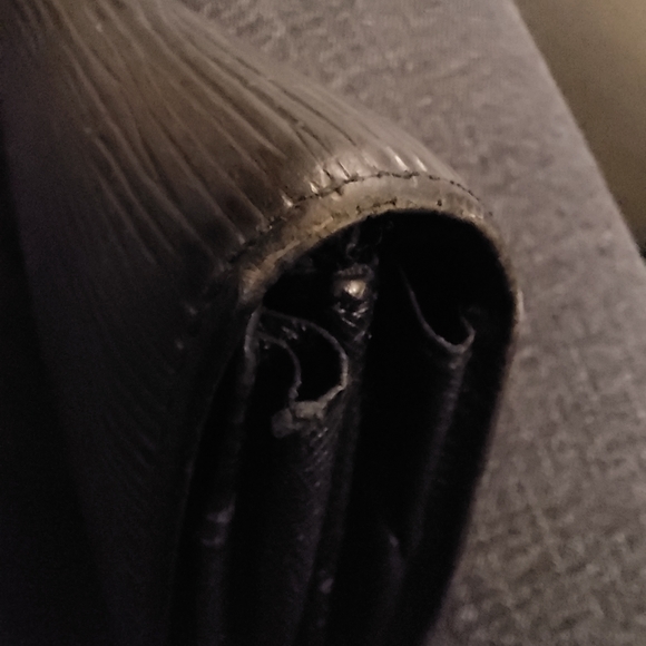 Louis Vuitton Black Epi Leather Wallet Very Good Preloved Condition - Picture 9 of 11